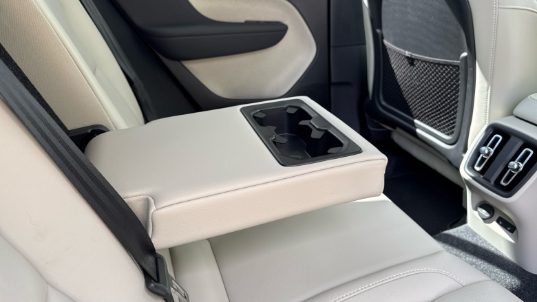 Volvo XC40 2.0 B3P Ultra Dark 5dr Auto Petrol Estate